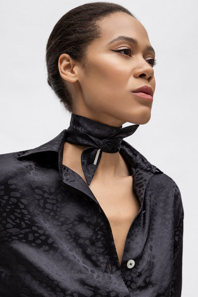La Katz Silk Scarf Twilly in Black from Satin Silk with a jacquard-woven leopard print pattern. Made from organic silk.